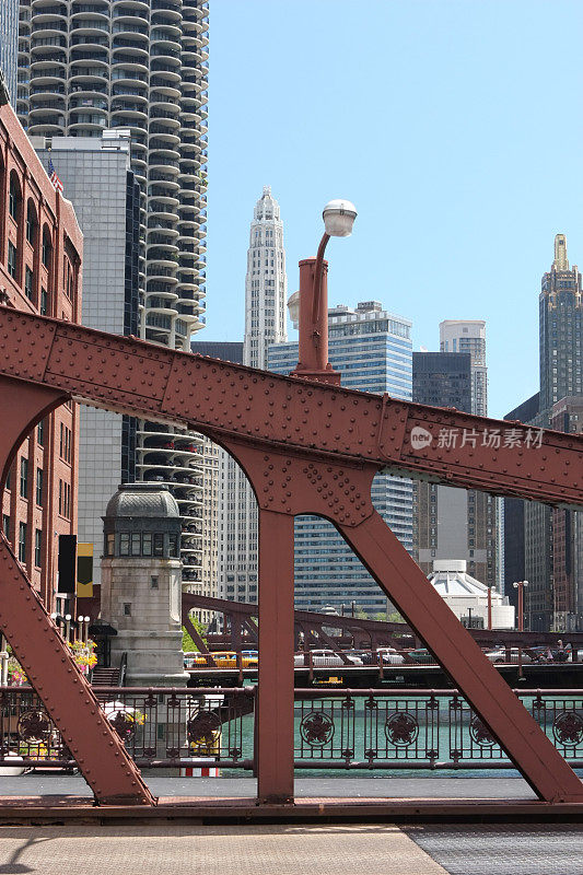 由Bascule Bridge Truss构成的芝加哥河屋